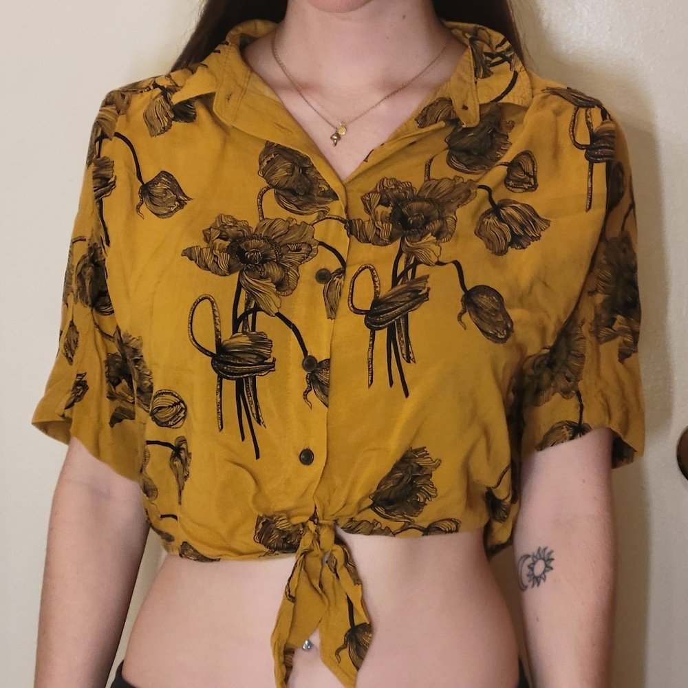 Urban Outfitter Floral Button Up Cropped T-Shirt Mustard Yellow Medium